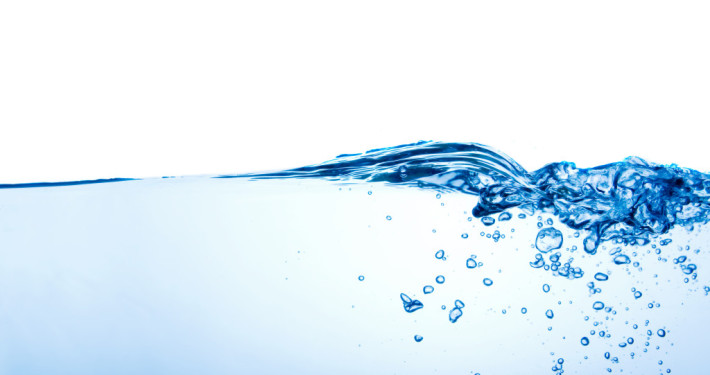 Cómo beber más agua en la oficina