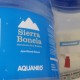 Etiqueta en las botellas de agua
