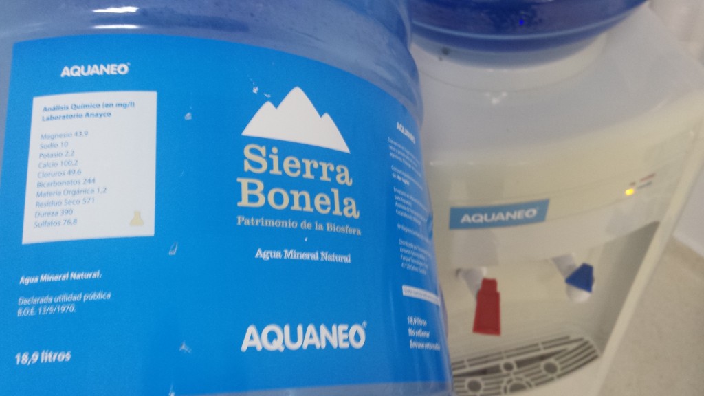 angustia Narabar Colonos Etiquetas de las botellas de agua: información y especificaciones