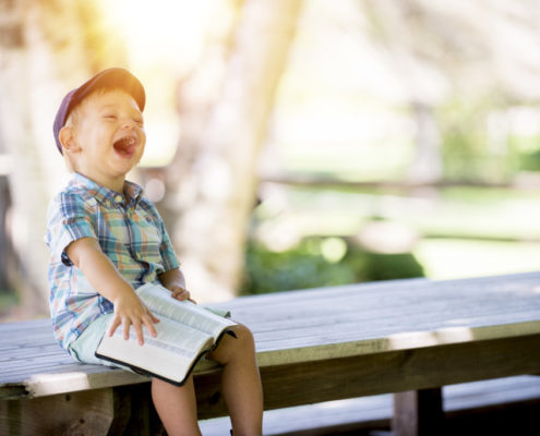 Los niños necesitan hidratarse