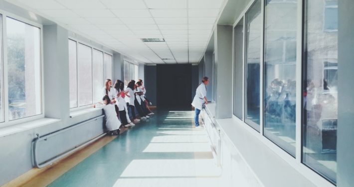 fuente de agua para hospitales